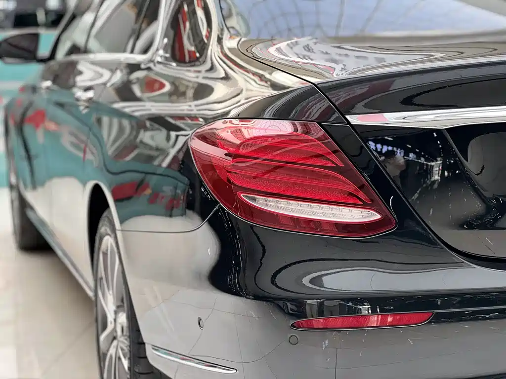 Mercedes-Benz E-Class 2016 — фото 17