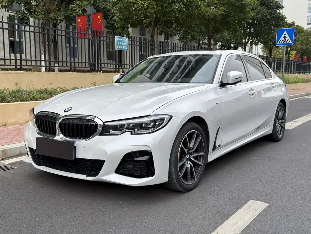 BMW 3 Series 2021 — фото 1
