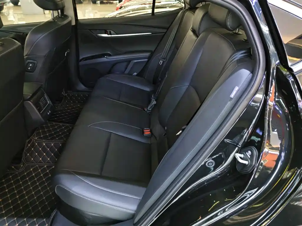 Toyota Camry 2025 — фото 17
