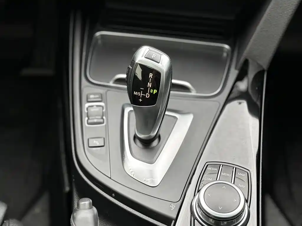 BMW 3 Series GT 2018 — фото 15