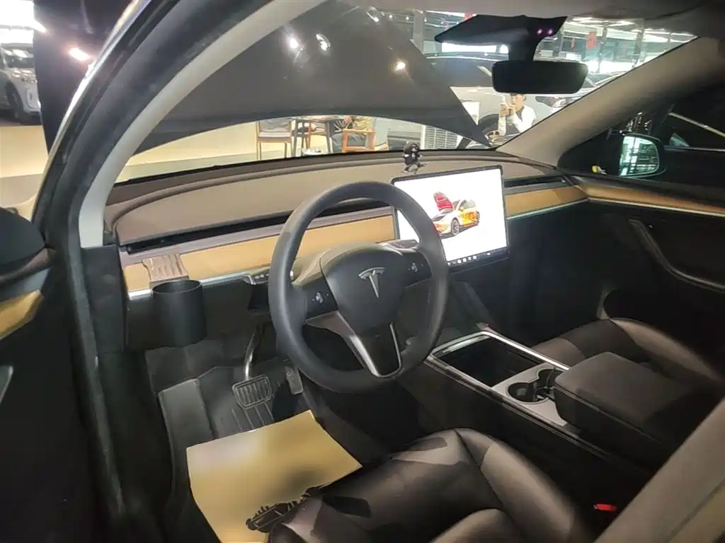 Tesla Model Y 2022 — фото 10