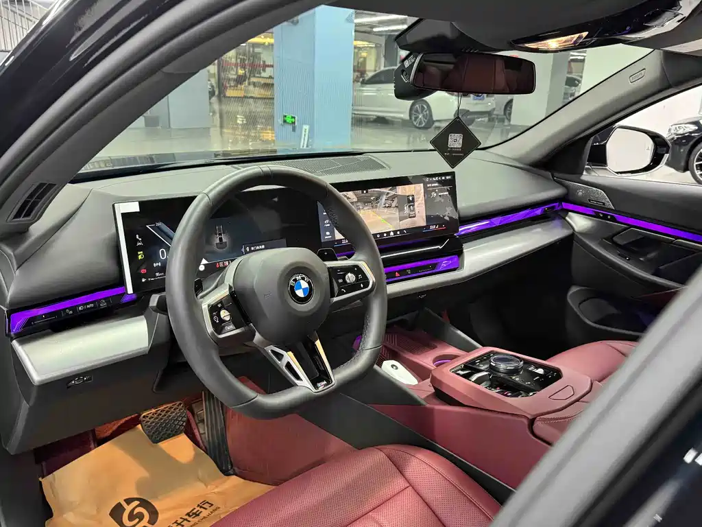 BMW 5 Series 2025 — фото 13