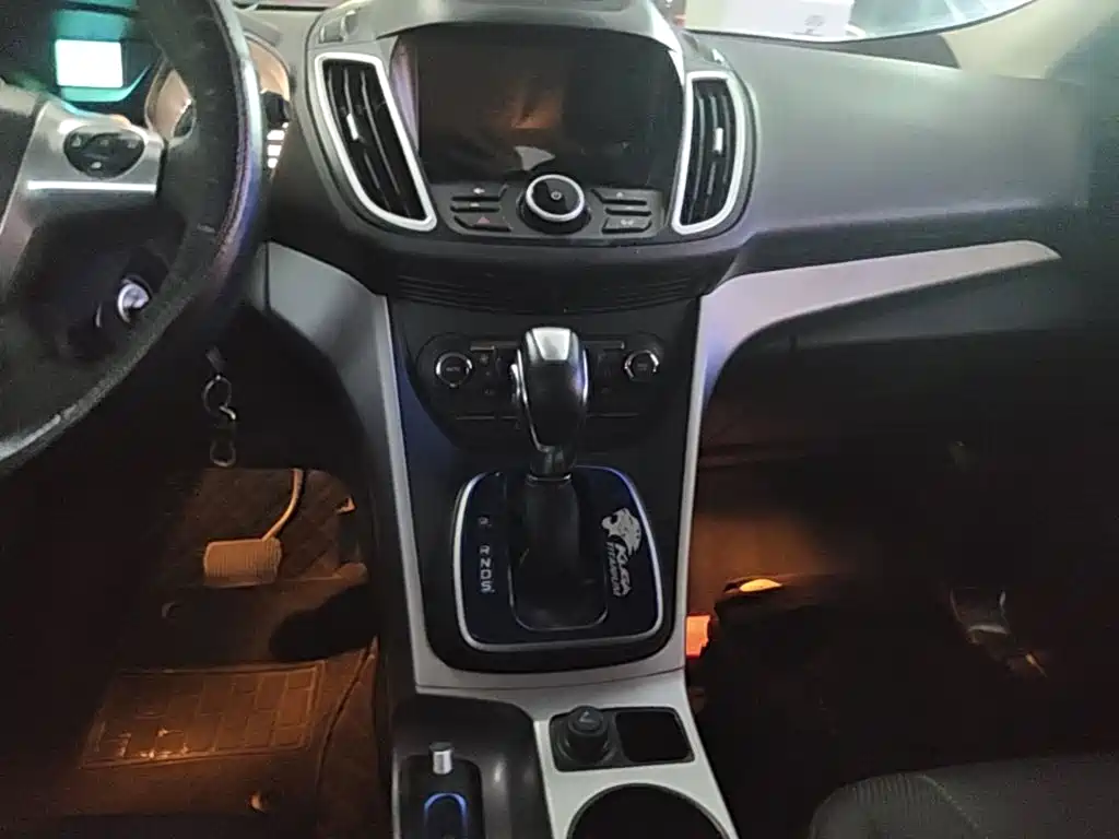 Ford Kuga 2016 — фото 13
