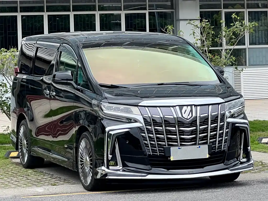 Toyota Alphard 2017 — фото 3