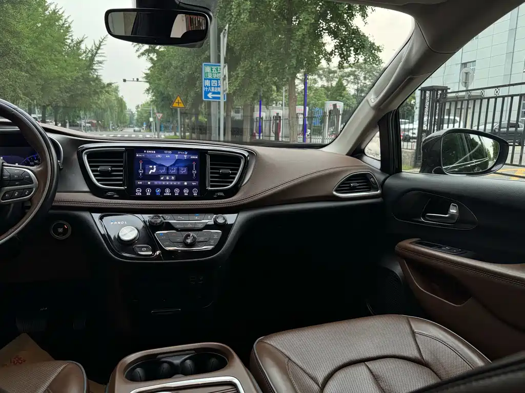 Chrysler Grand Voyager 2018 — фото 22