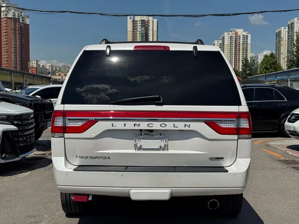 Lincoln Navigator 2016 — фото 17