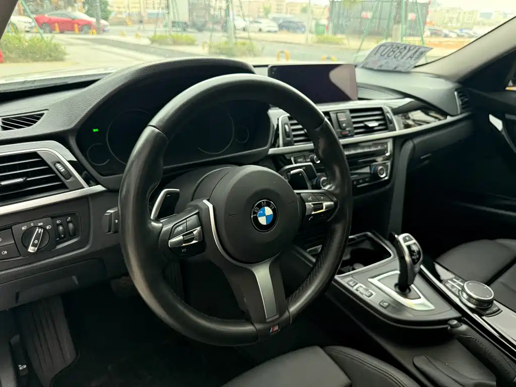 BMW 3 Series 2019 — фото 7