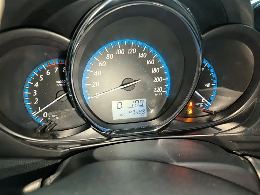 Toyota Yaris L 2017 — фото 12
