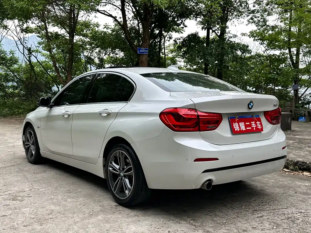 BMW 1 Series 2018 — фото 23