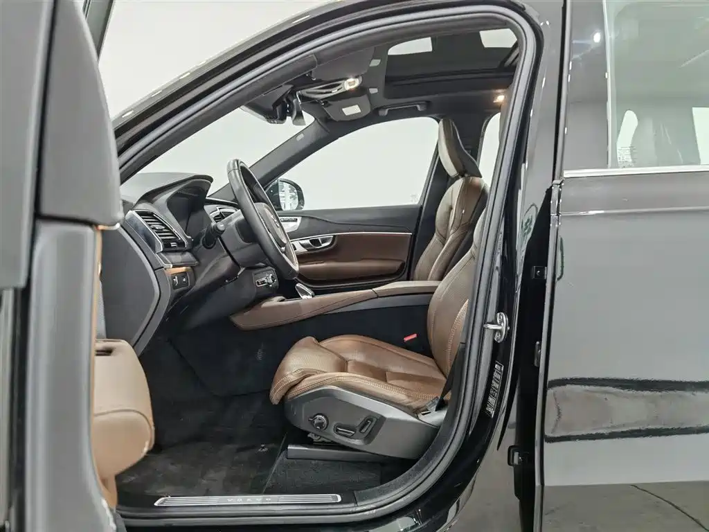 Volvo XC90 2022 — фото 10
