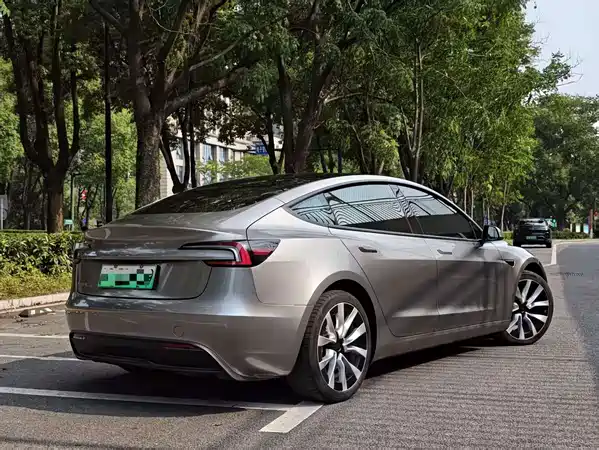 Tesla Model 3 2025