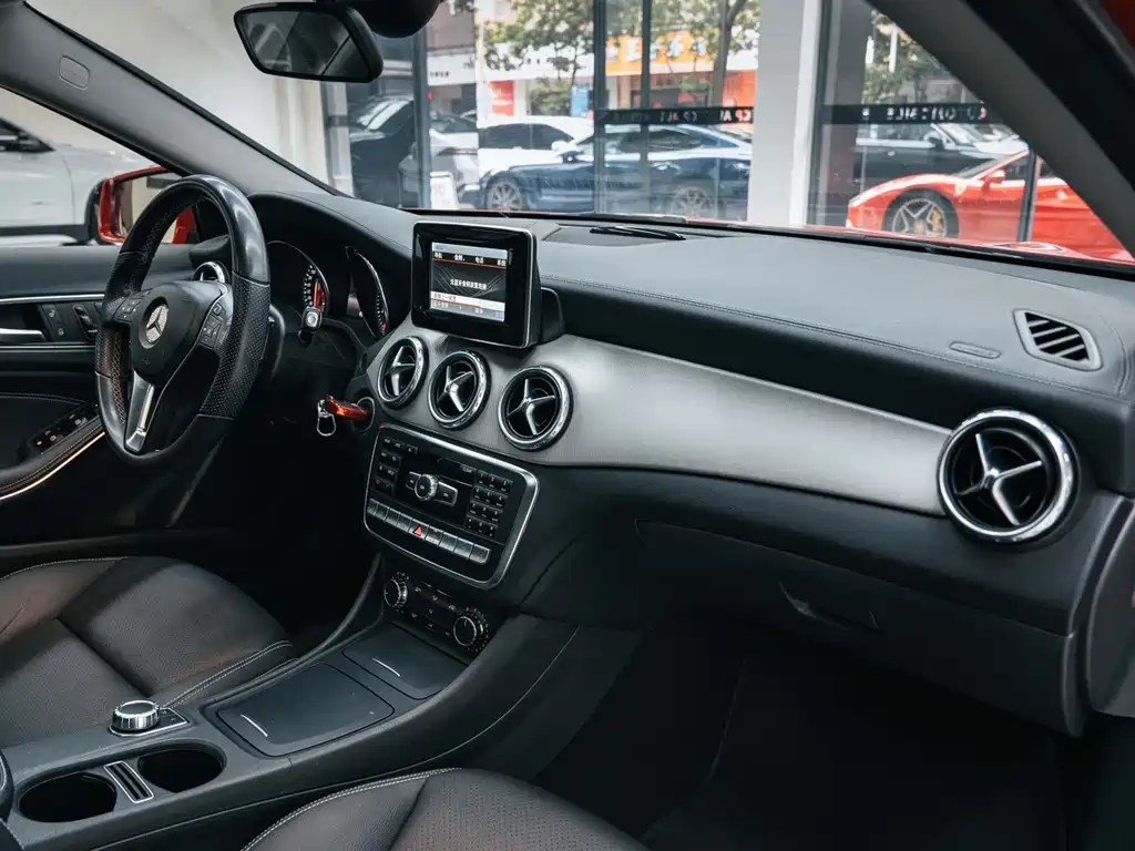 Mercedes-Benz GLA 2015 — фото 18