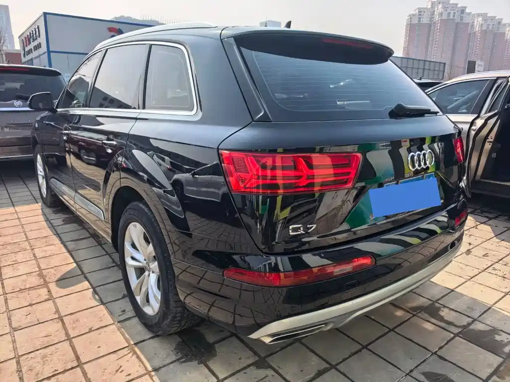 Audi Q7 2019 — фото 18