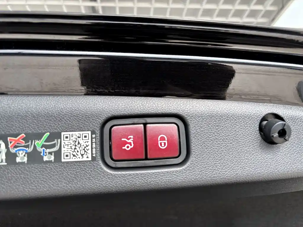 Mercedes-Benz E-Class New Energy 2025 — фото 28