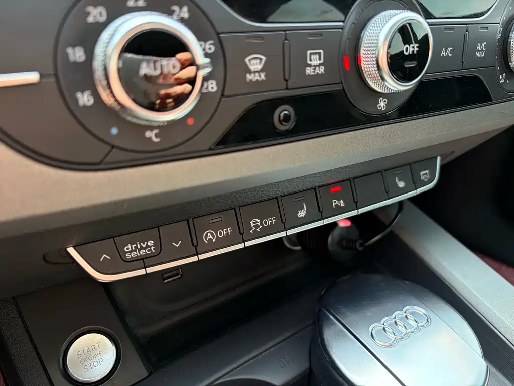 Audi A4L 2018 — фото 18