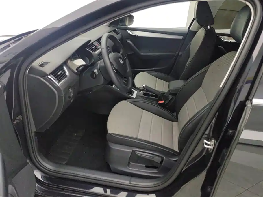 Skoda Octavia 2015 — фото 9