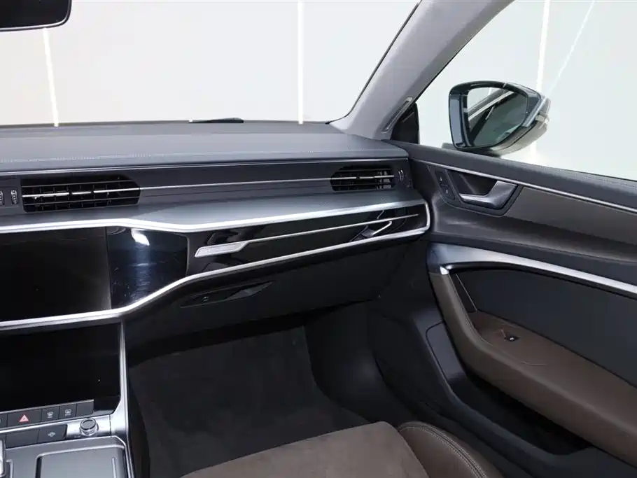 Audi A7L 2024 — фото 29