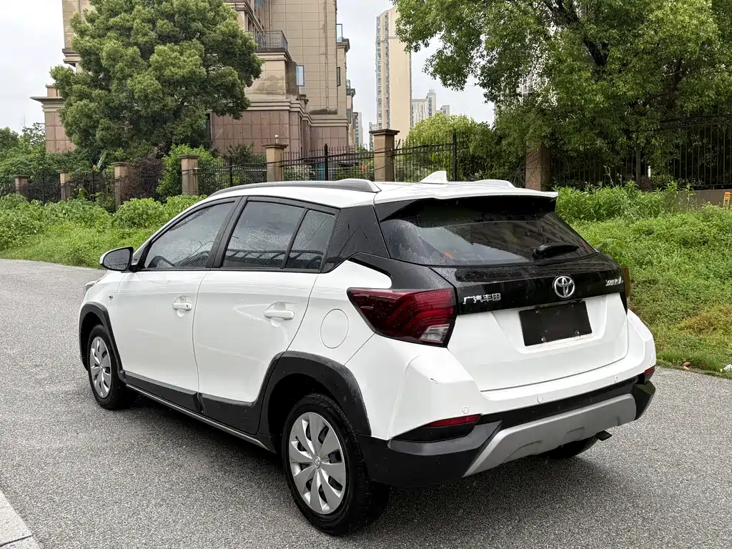 Toyota Yaris L 2022 — фото 5