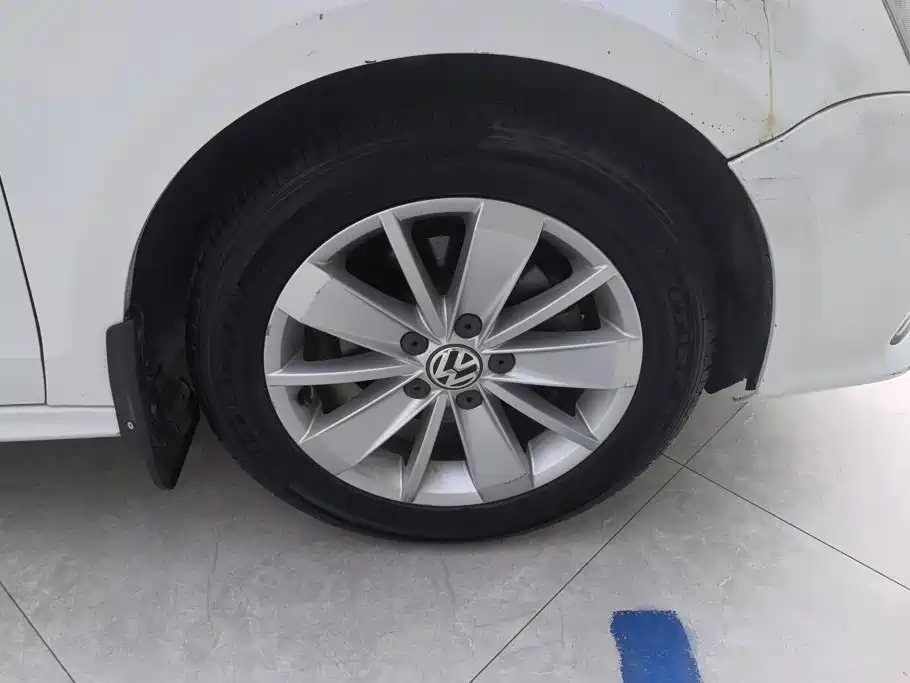 Volkswagen Sagitar 2015