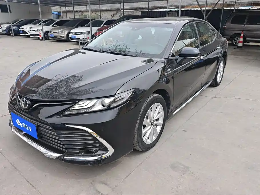 Toyota Camry 2023 — фото 1
