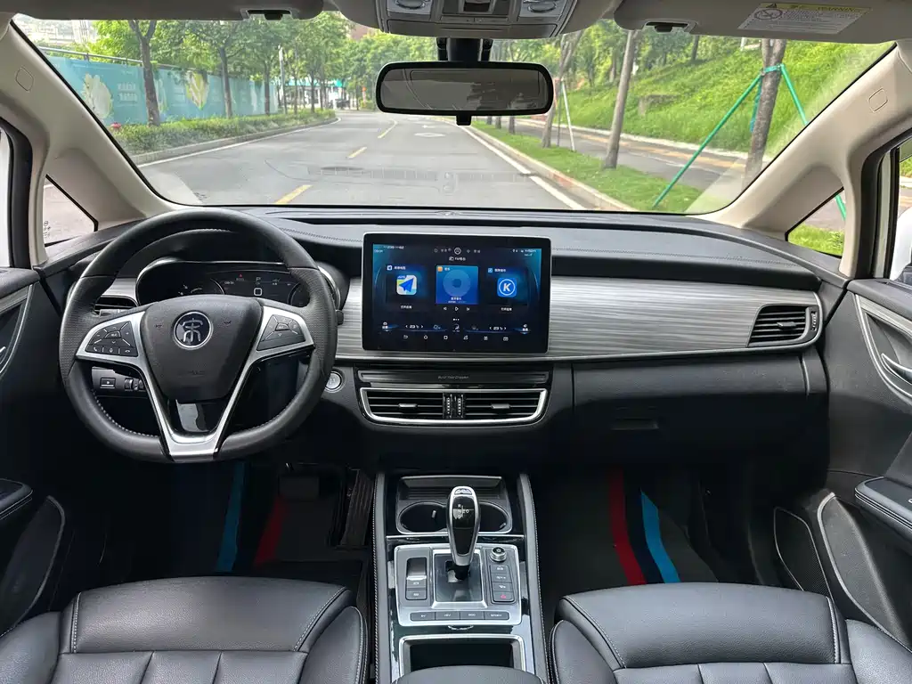 BYD MAX New Energy 2020 — фото 9