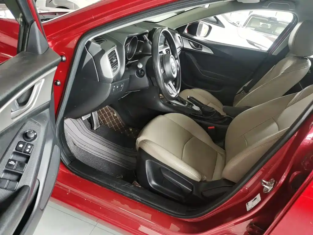 Mazda 3 Axela 2019 — фото 16