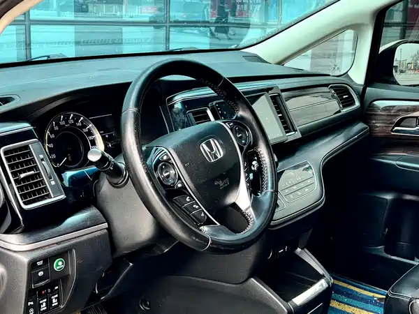 Honda Elysion 2016