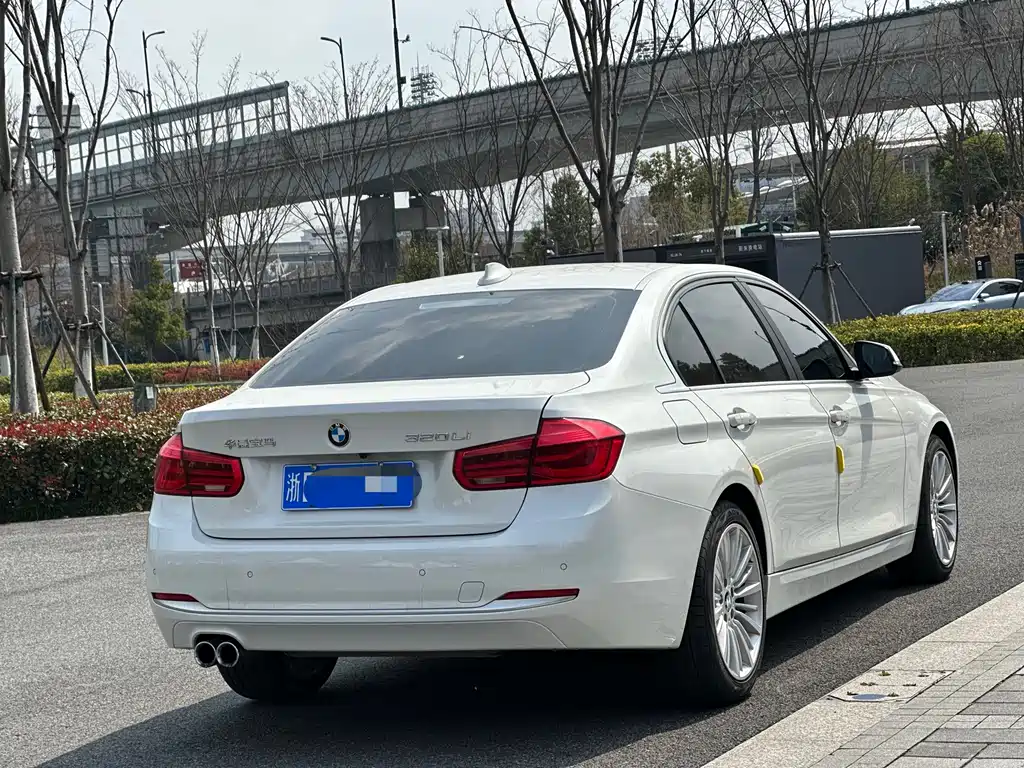 BMW 3 Series 2018 — фото 6