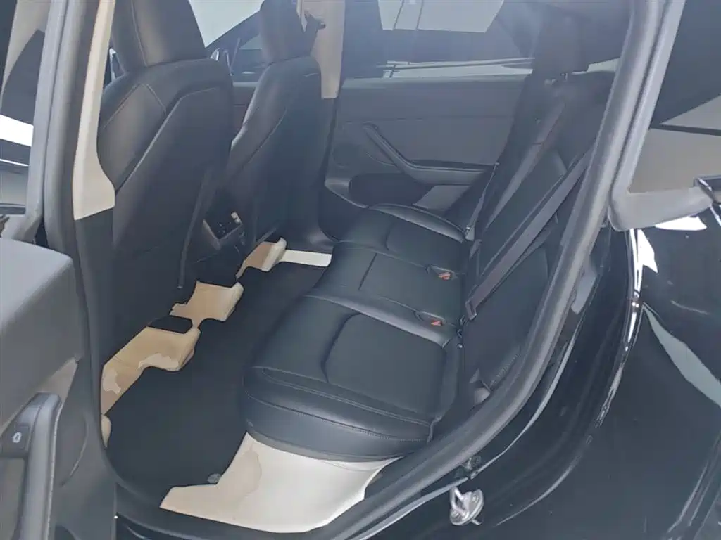 Tesla Model Y 2023 — фото 17