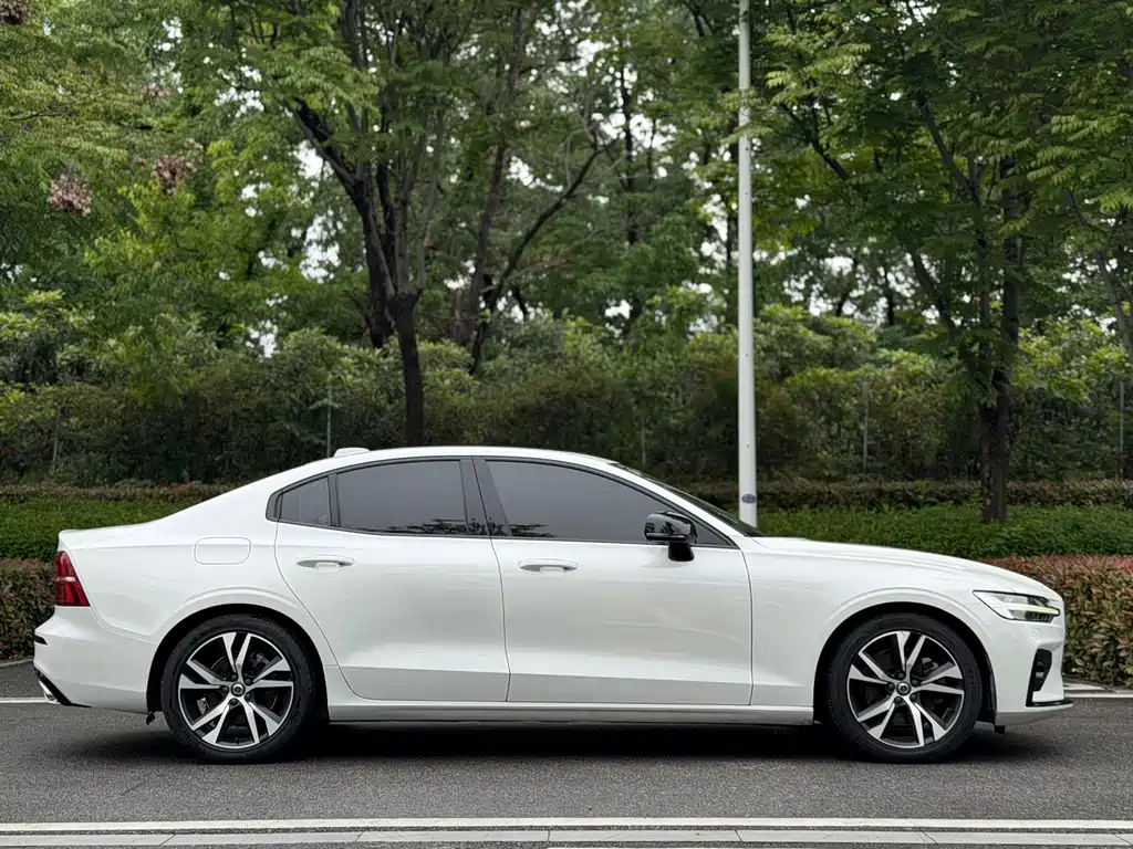 Volvo S60 2020 — фото 4