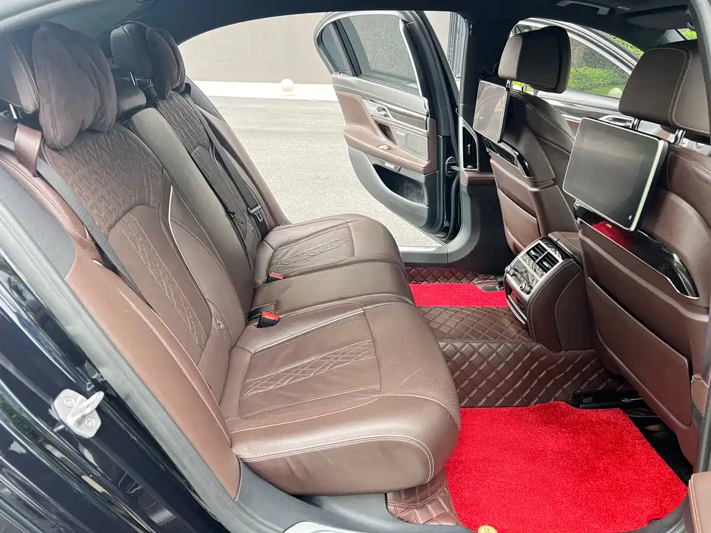 BMW 7 Series 2018 — фото 17
