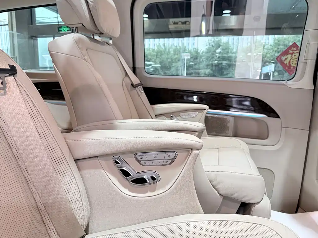 Mercedes-Benz V-Class 2016 — фото 11