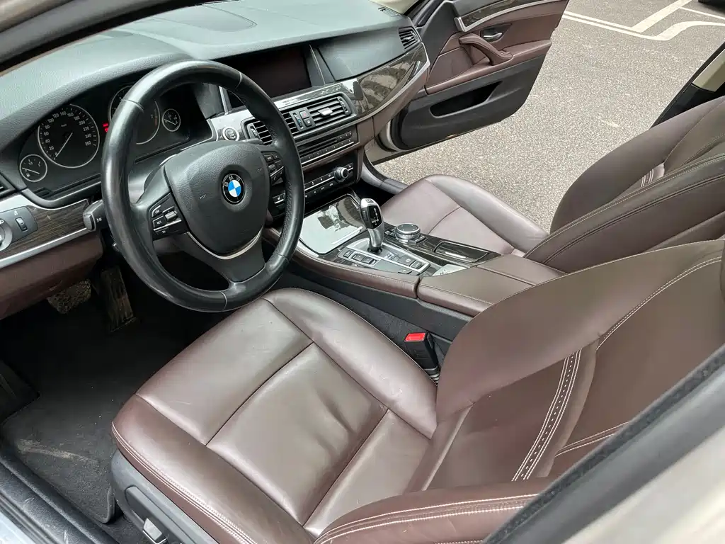 BMW 5 Series 2015 — фото 11