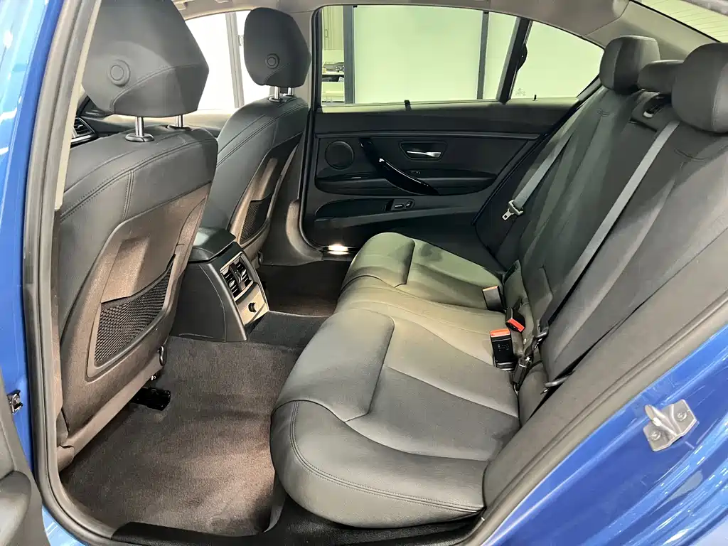 BMW 3 Series 2019 — фото 14