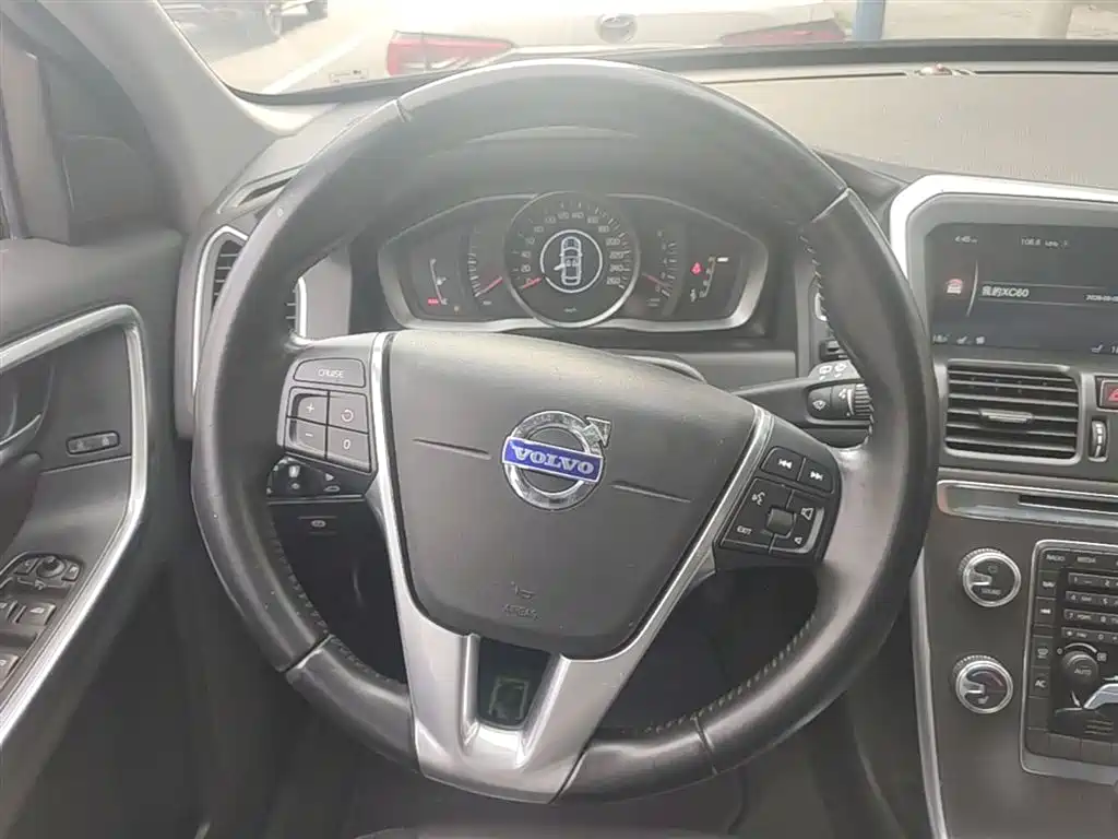 Volvo XC60 2014 — фото 11