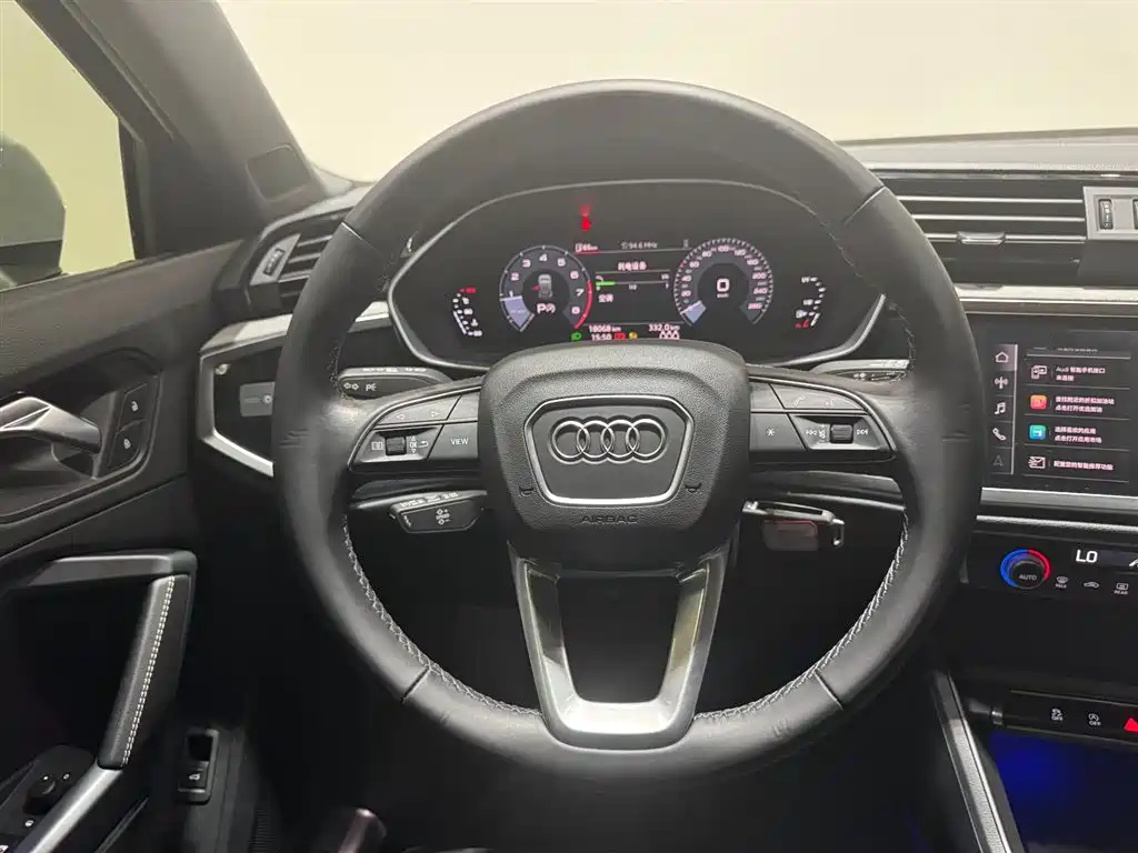 Audi Q3 2024 — фото 10