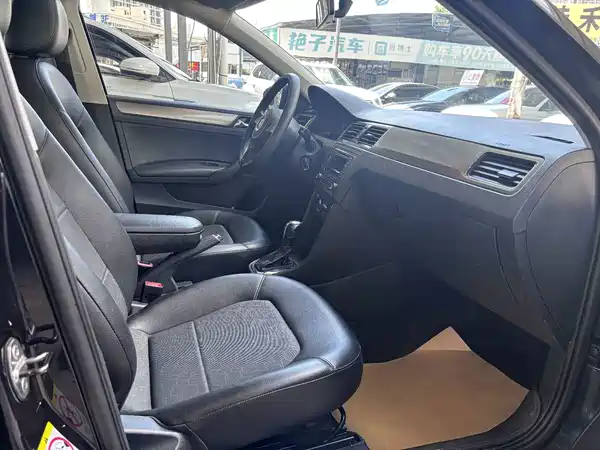 Volkswagen Santana 2014