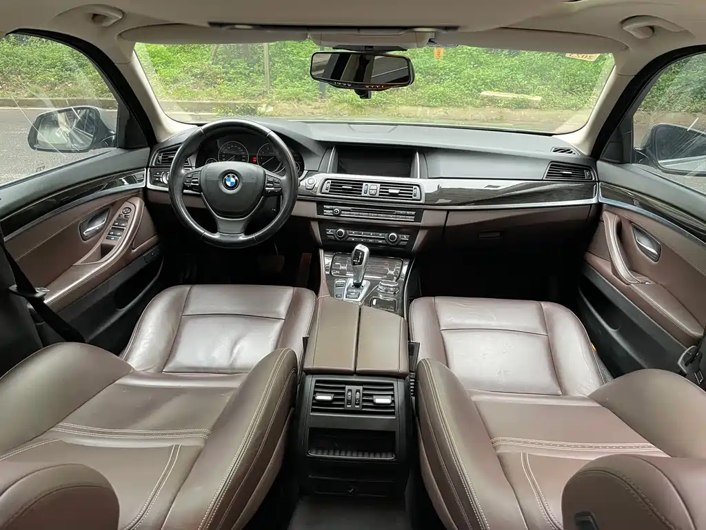 BMW 5 Series 2015 — фото 19