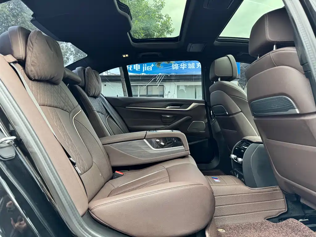 BMW 5 Series 2022 — фото 13