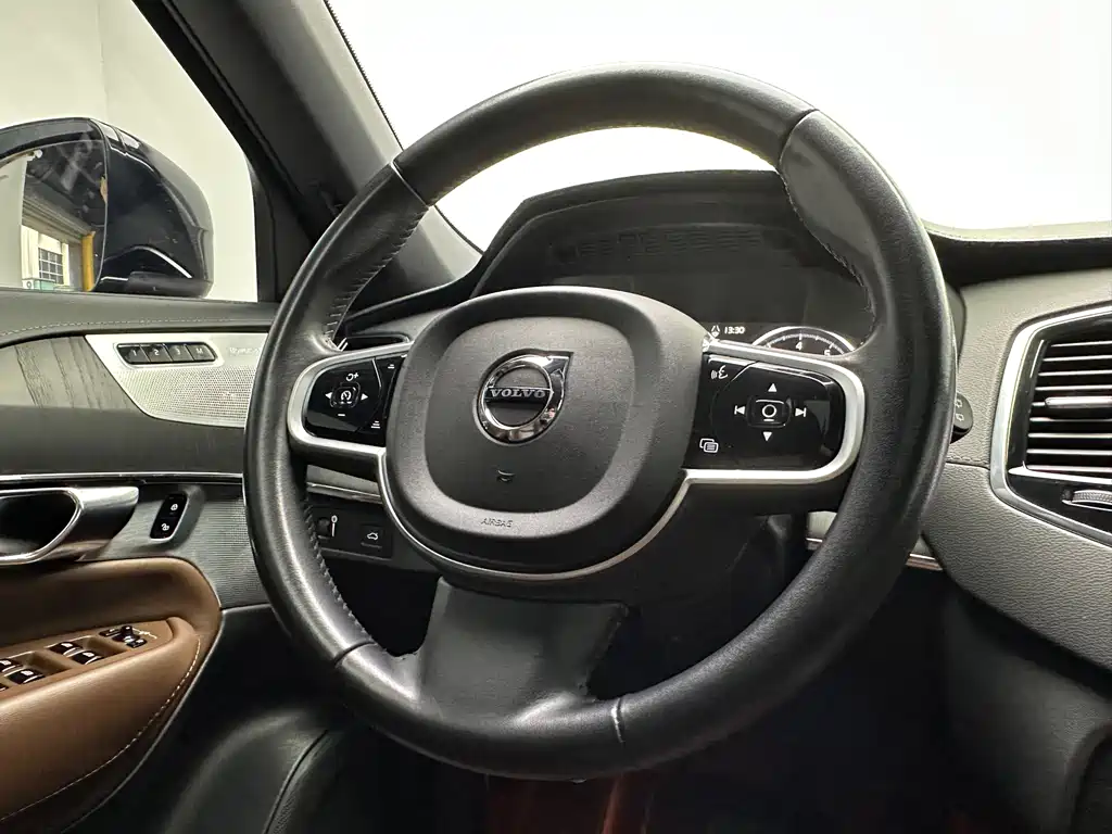 Volvo XC90 2021 — фото 10