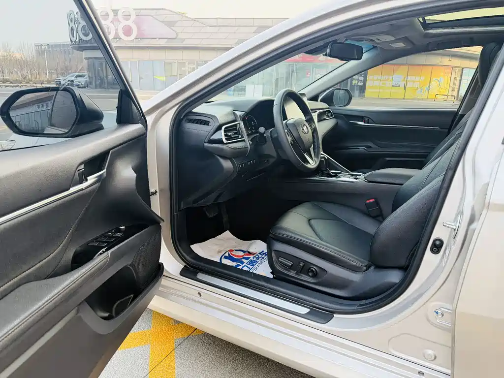 Toyota Camry 2021 — фото 12