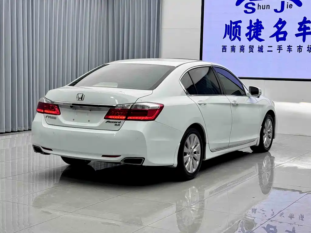 Honda Accord 2014 — фото 14