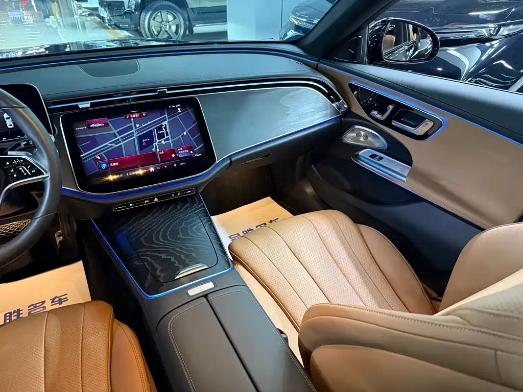 Mercedes-Benz E-Class 2025 — фото 13
