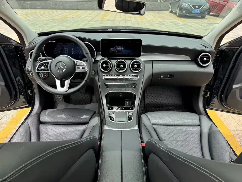 Mercedes-Benz C-Class 2019 — фото 24