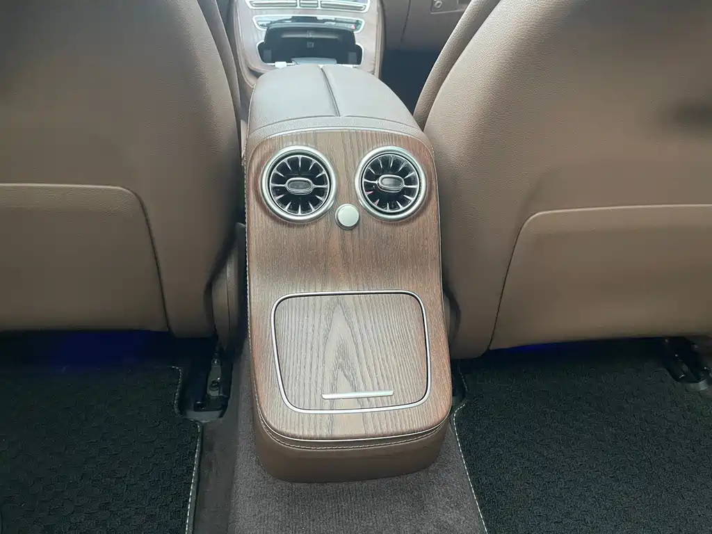 Mercedes-Benz E-Class 2023 — фото 11