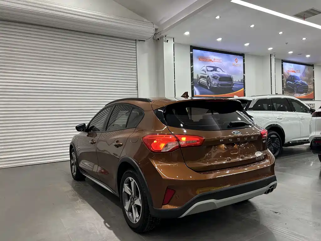 Ford Focus Active 2020 — фото 3