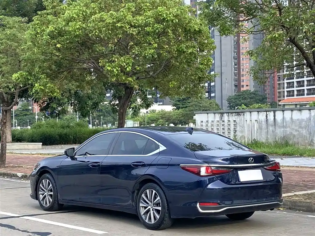 Lexus ES 2019 — фото 4