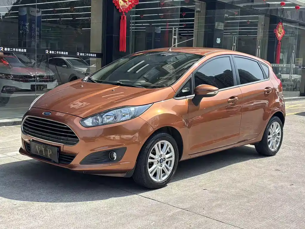 Ford Fiesta 2014 — фото 1