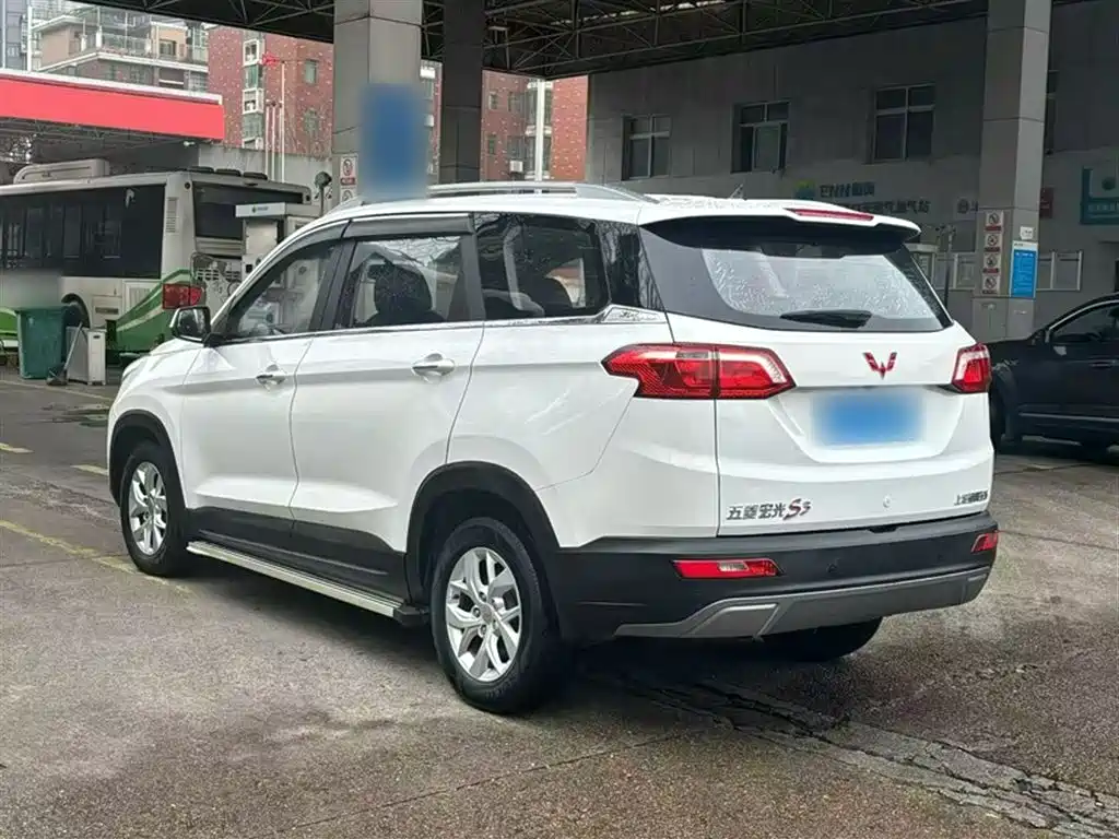 Wuling Hongguang S3 2018 — фото 8