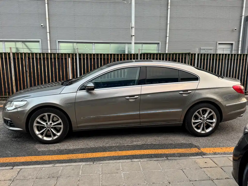 Volkswagen CC 2011